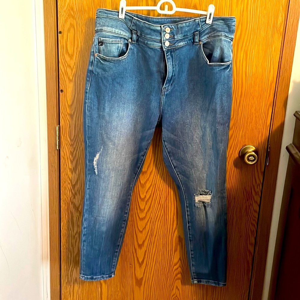 KanCan distressed jeans